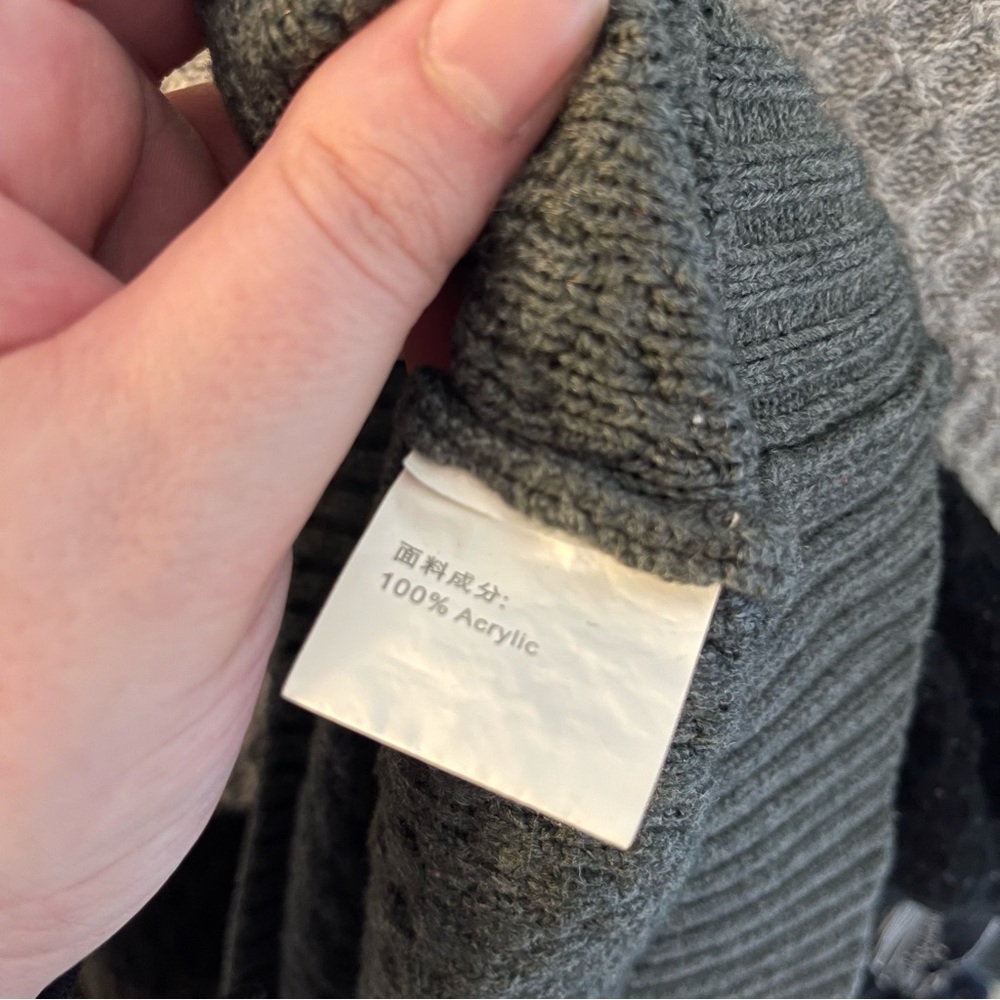Amazon Essentials Colorblock Sweater - Picture 4 of 4